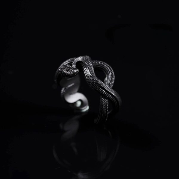 Snake Ring: Black, #7