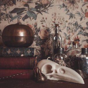 LARGE RAVEN SKULL CANDLE | PILLAR